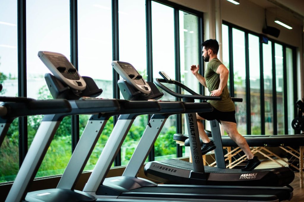 Running on the treadmill as a cardio workout