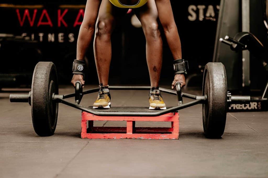 Deadlifts: Controlled Lowering or Dropping?