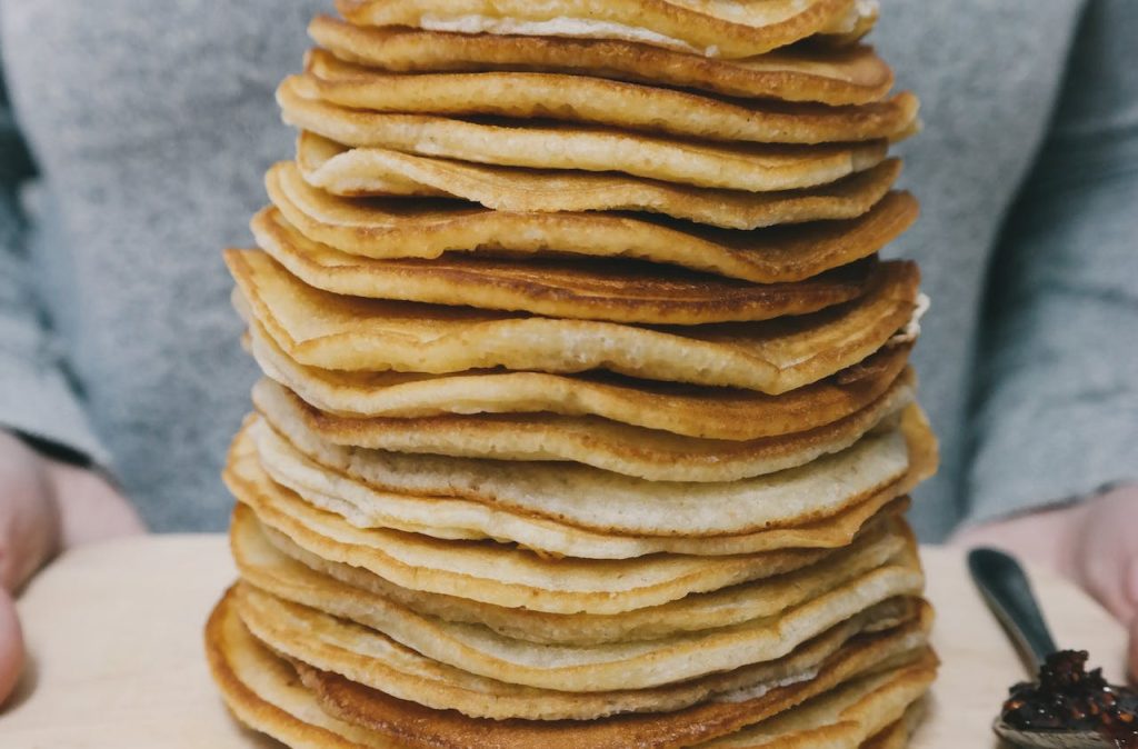 Buckwheat protein pancakes with fruit compote